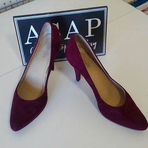 Women's 10B suede pump burgundy